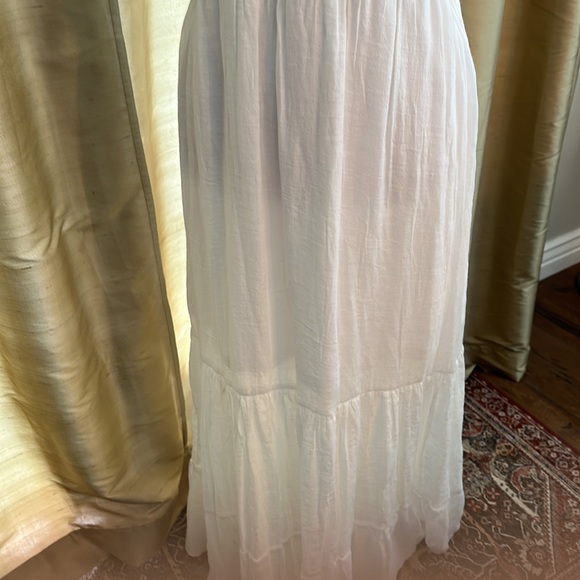 Beautiful size large polyester, white maxi halter dress with embroidered top - Picture 3 of 4